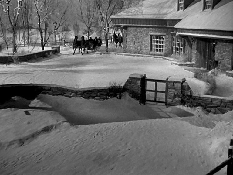 stone-farmhouse-exterior-christmas-in-connecticut-snow